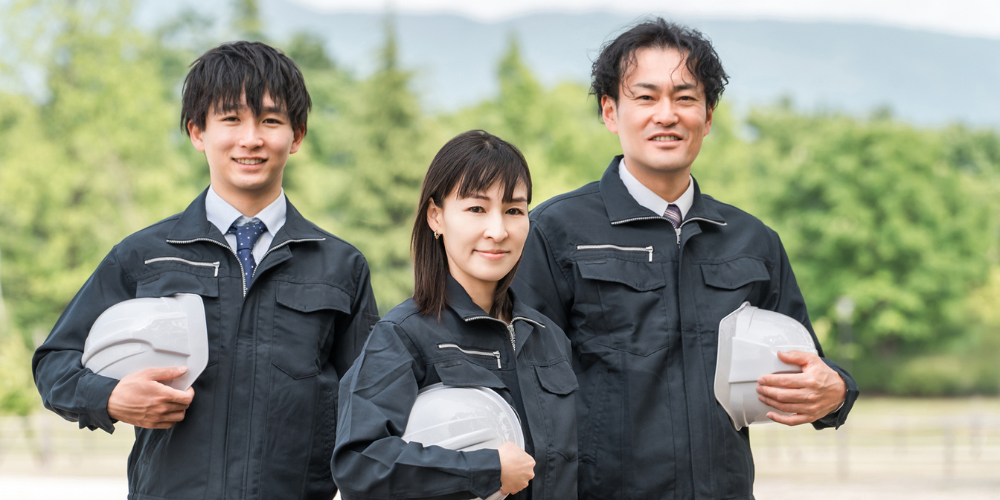 特徴を強調する観葉植物と白背景のシンプルなデザインバナー