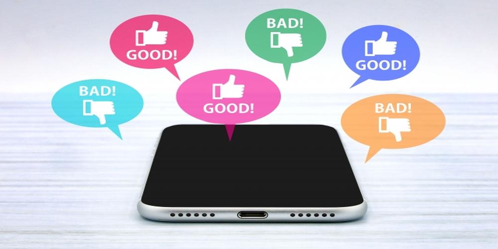 スマートフォンの上にGOODとBADの評価アイコンが複数浮かんでいるイメージ（レビュー・フィードバックの概念）